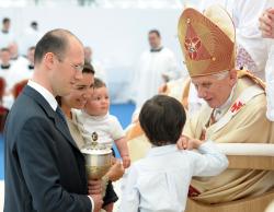 Benedikt XVI.: Rany treba liečiť